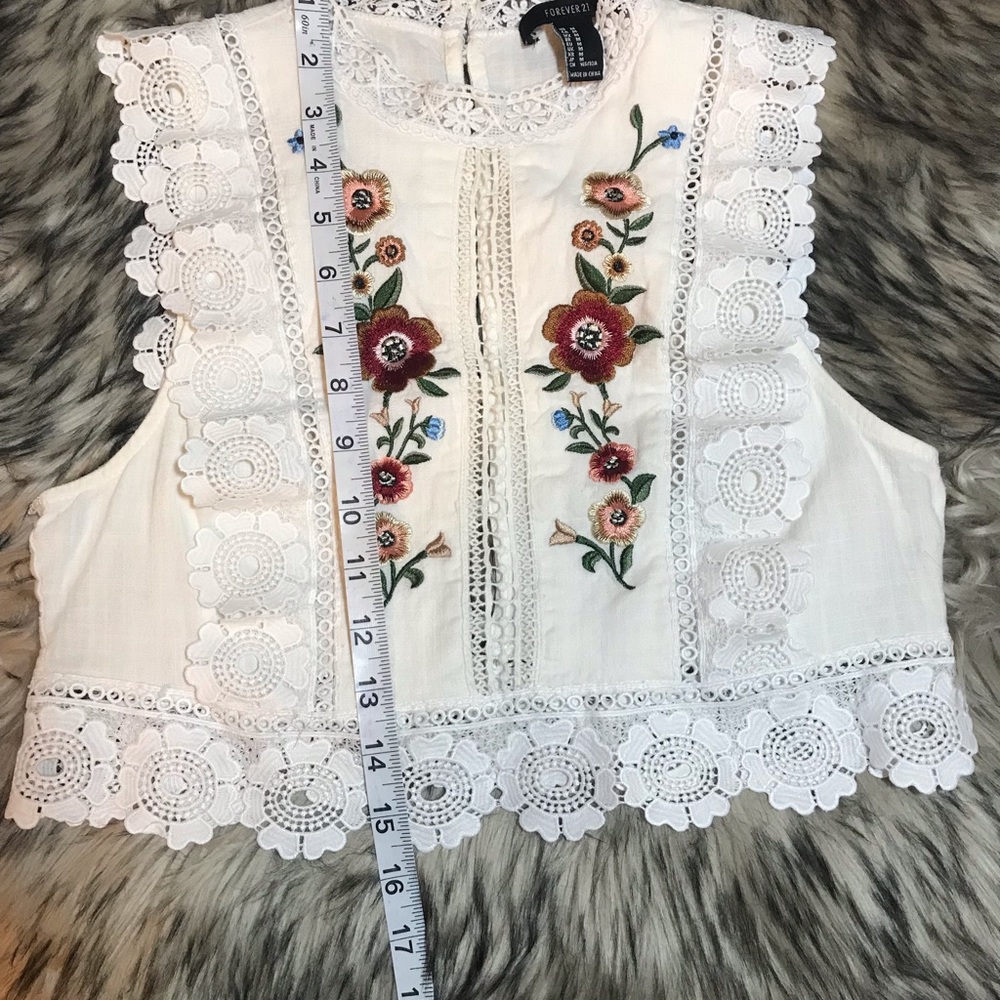 Floral sleeveless crop top